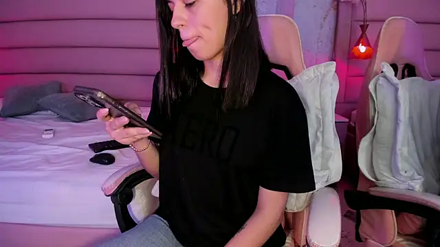 Snapshot of IvySanders1 chatting on October 2025 01:10:01 PM IvySanders1 online show from October 2025 01:10:01 PM