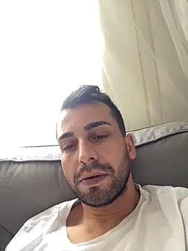 Snapshot of Emre-34 chatting on November 2025 10:03:01 AM Emre-34 online show from November 2025 10:03:01 AM