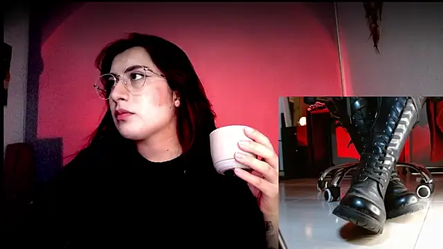 Snapshot of Scarlett_Sen chatting on December 2025 01:20:01 PM Scarlett Sen online show from December 2025 01:20:01 PM