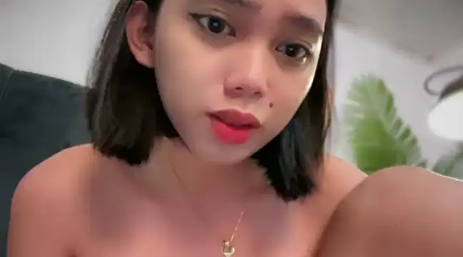 Snapshot of GenesisCastillano chatting on February 2025 11:24:02 PM GenesisCastillano online show from February 2025 11:24:02 PM