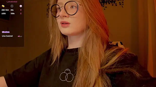 Snapshot of mollytuck chatting on April 2026 03:49:01 PM mollytuck online show from April 2026 03:49:01 PM