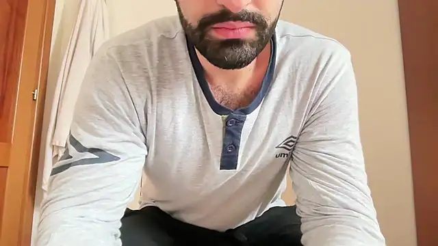 Snapshot of tuttizie chatting on January 2026 09:47:02 AM tuttizie online show from January 2026 09:47:02 AM