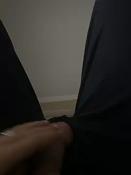 Snapshot of MAHKE12 chatting on October 2025 09:59:02 PM MAHKE12 online show from October 2025 09:59:02 PM