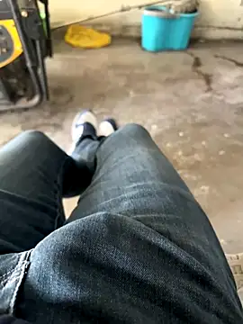 Snapshot of MAHKE12 chatting on October 2025 09:17:04 AM MAHKE12 online show from October 2025 09:17:04 AM