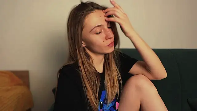 LovelyKatea online show from March 2026 01:33:01 PM