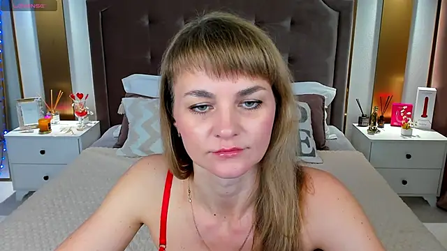 Snapshot of annasimonsj chatting on March 2026 01:00:02 AM annasimonsj online show from March 2026 01:00:02 AM