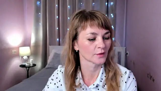 annasimonsj online show from May 2026 01:00:01 AM