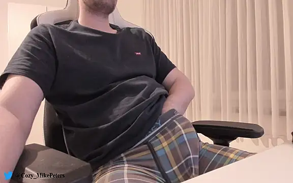 cozy-mike online show from January 2025 11:52:02 PM