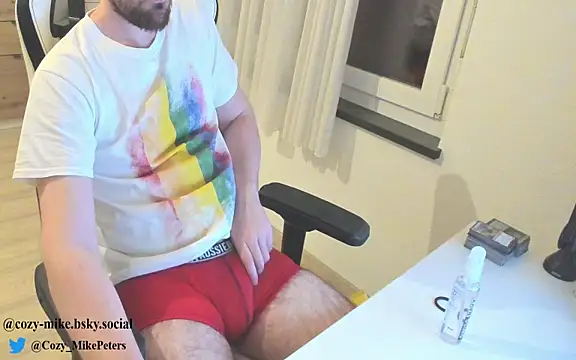 Snapshot of cozy-mike chatting on June 2026 11:20:01 PM cozy-mike online show from June 2026 11:20:01 PM