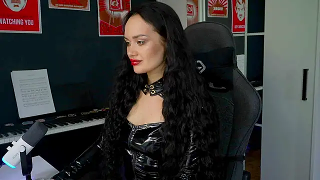 QueenAliss online show from September 2025 04:01:01 AM