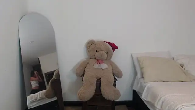 Snapshot of ValienteGirl_ chatting on March 2026 05:04:01 AM ValienteGirl online show from March 2026 05:04:01 AM