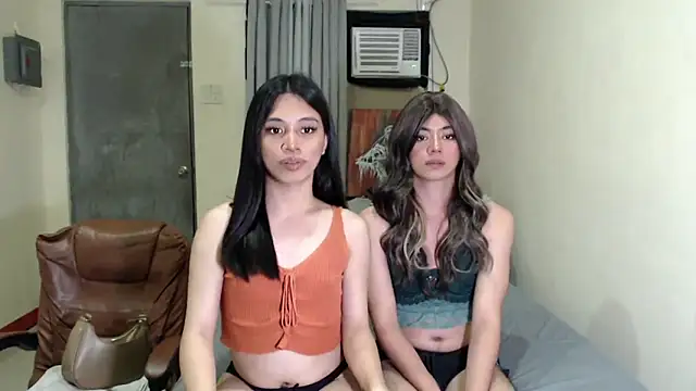 Snapshot of Urworldclasstrans chatting on March 2025 02:37:01 PM Urworldclasstrans online show from March 2025 02:37:01 PM