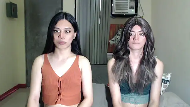 Snapshot of Urworldclasstrans chatting on September 2025 05:09:02 AM Urworldclasstrans online show from September 2025 05:09:02 AM