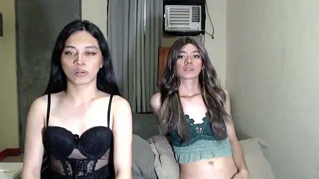 Snapshot of Urworldclasstrans chatting on November 2025 07:08:02 AM Urworldclasstrans online show from November 2025 07:08:02 AM