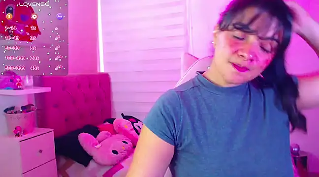 Snapshot of Vannessa__Shy chatting on December 2024 07:34:01 PM Vannessa Shy online show from December 2024 07:34:01 PM