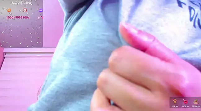 Snapshot of Vannessa__Shy chatting on December 2024 02:05:01 AM Vannessa Shy online show from December 2024 02:05:01 AM