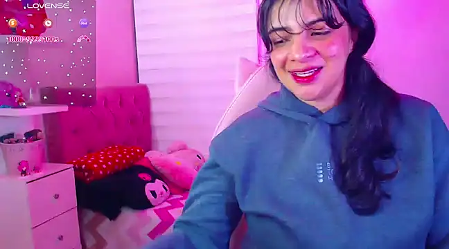 Snapshot of Vannessa__Shy chatting on December 2024 12:22:02 AM Vannessa Shy online show from December 2024 12:22:02 AM