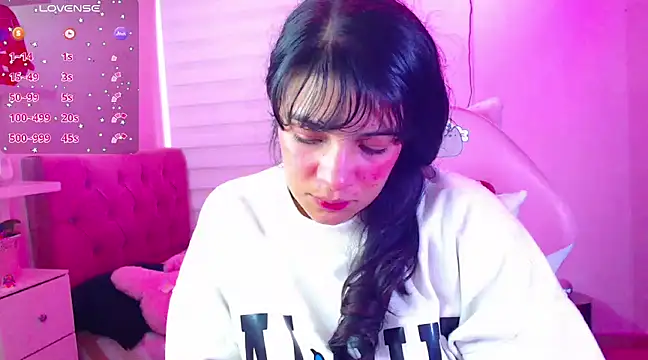 Snapshot of Vannessa__Shy chatting on December 2024 08:43:02 PM Vannessa Shy online show from December 2024 08:43:02 PM