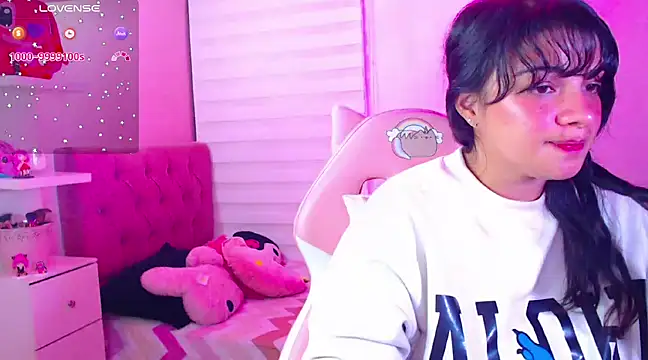 Snapshot of Vannessa__Shy chatting on December 2024 12:56:01 AM Vannessa Shy online show from December 2024 12:56:01 AM