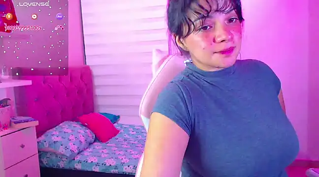 Snapshot of Vannessa__Shy chatting on December 2024 11:05:01 PM Vannessa Shy online show from December 2024 11:05:01 PM