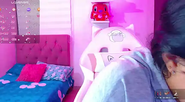 Snapshot of Vannessa__Shy chatting on December 2024 11:13:02 PM Vannessa Shy online show from December 2024 11:13:02 PM