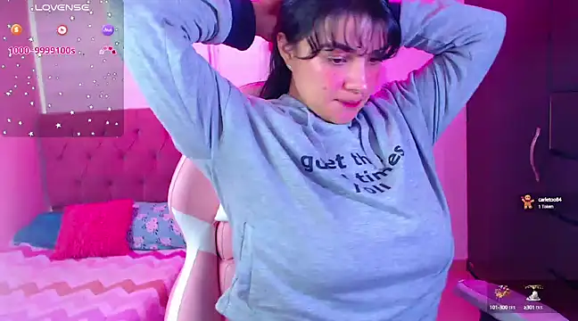 Snapshot of Vannessa__Shy chatting on December 2024 08:58:01 PM Vannessa Shy online show from December 2024 08:58:01 PM