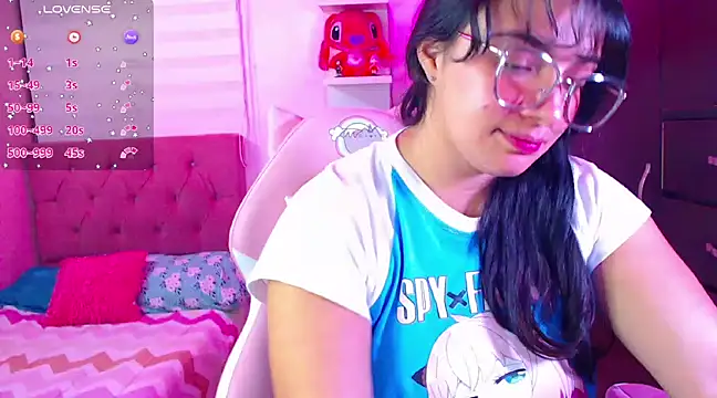 Snapshot of Vannessa__Shy chatting on December 2024 11:59:01 PM Vannessa Shy online show from December 2024 11:59:01 PM