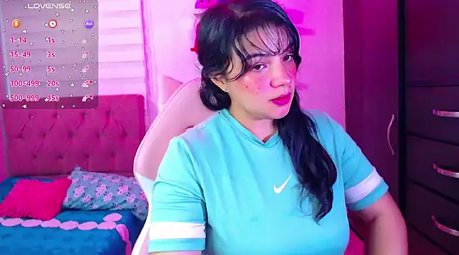 Snapshot of Vannessa__Shy chatting on January 2025 09:51:02 PM Vannessa Shy online show from January 2025 09:51:02 PM