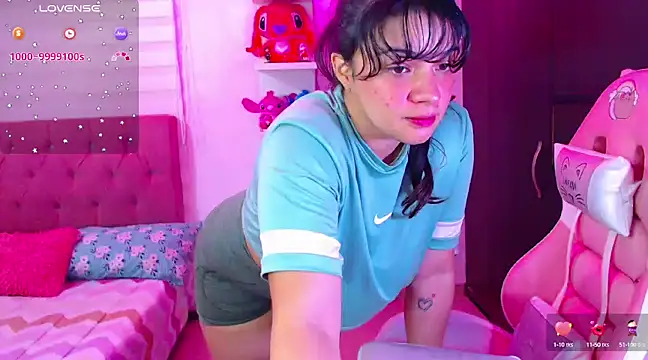 Snapshot of Vannessa__Shy chatting on January 2025 05:08:01 PM Vannessa Shy online show from January 2025 05:08:01 PM