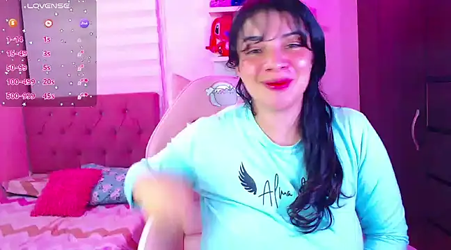 Snapshot of Vannessa__Shy chatting on January 2025 12:35:01 AM Vannessa Shy online show from January 2025 12:35:01 AM