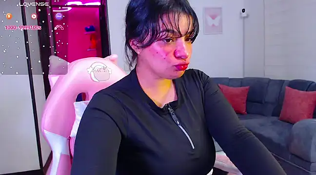 Snapshot of Vannessa__Shy chatting on January 2025 12:20:01 AM Vannessa Shy online show from January 2025 12:20:01 AM