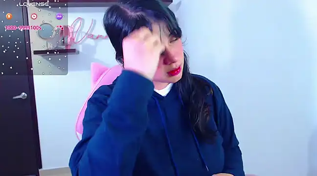 Snapshot of Vannessa__Shy chatting on January 2025 08:28:01 PM Vannessa Shy online show from January 2025 08:28:01 PM