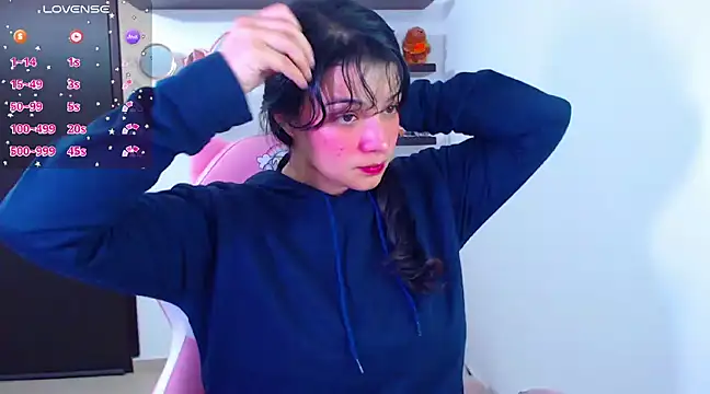 Snapshot of Vannessa__Shy chatting on February 2025 06:27:02 PM Vannessa Shy online show from February 2025 06:27:02 PM