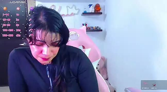 Snapshot of Vannessa__Shy chatting on February 2025 09:31:01 PM Vannessa Shy online show from February 2025 09:31:01 PM