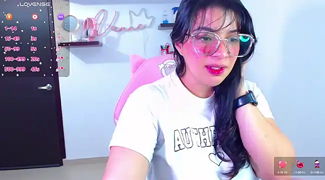 Snapshot of Vannessa__Shy chatting on February 2025 11:13:02 PM Vannessa Shy online show from February 2025 11:13:02 PM