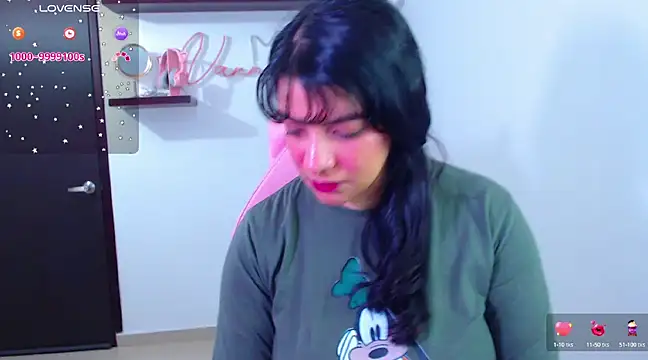 Snapshot of Vannessa__Shy chatting on February 2025 06:26:02 PM Vannessa Shy online show from February 2025 06:26:02 PM