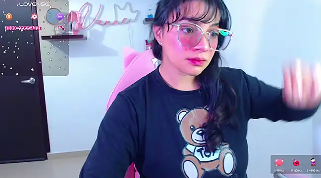 Snapshot of Vannessa__Shy chatting on February 2025 09:11:02 PM Vannessa Shy online show from February 2025 09:11:02 PM