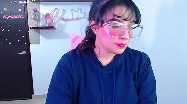 Snapshot of Vannessa__Shy chatting on February 2025 10:00:02 PM Vannessa Shy online show from February 2025 10:00:02 PM