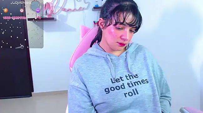 Snapshot of Vannessa__Shy chatting on February 2025 04:12:02 PM Vannessa Shy online show from February 2025 04:12:02 PM