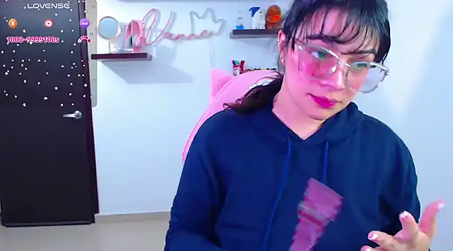 Snapshot of Vannessa__Shy chatting on February 2025 08:58:02 PM Vannessa Shy online show from February 2025 08:58:02 PM