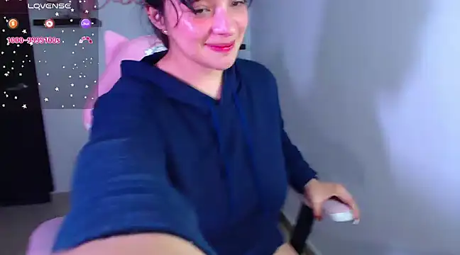 Snapshot of Vannessa__Shy chatting on February 2025 12:03:01 AM Vannessa Shy online show from February 2025 12:03:01 AM