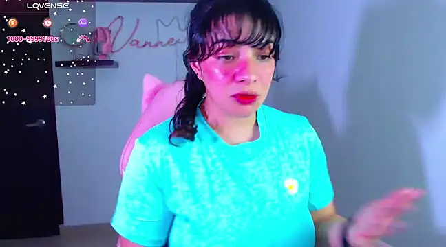 Snapshot of Vannessa__Shy chatting on February 2025 12:25:02 AM Vannessa Shy online show from February 2025 12:25:02 AM