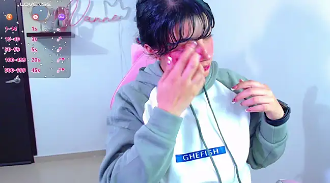 Snapshot of Vannessa__Shy chatting on February 2025 11:56:02 PM Vannessa Shy online show from February 2025 11:56:02 PM