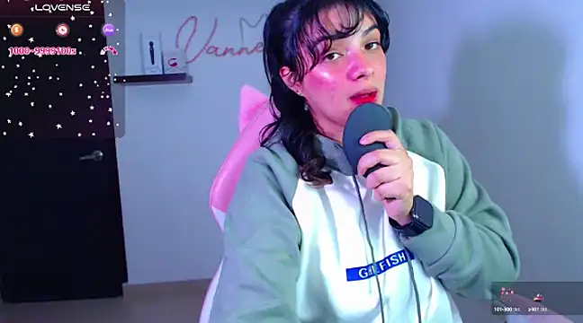 Snapshot of Vannessa__Shy chatting on March 2025 01:03:02 AM Vannessa Shy online show from March 2025 01:03:02 AM