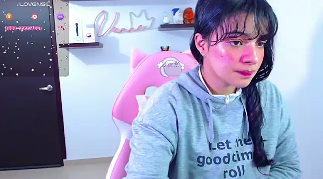 Snapshot of Vannessa__Shy chatting on March 2025 08:41:02 PM Vannessa Shy online show from March 2025 08:41:02 PM