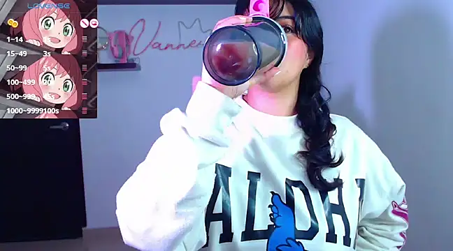 Snapshot of Vannessa__Shy chatting on March 2025 09:23:02 PM Vannessa Shy online show from March 2025 09:23:02 PM