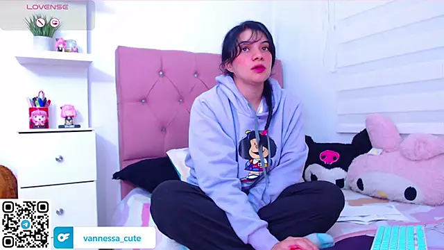 Snapshot of Vannessa__Shy chatting on September 2025 10:32:02 PM Vannessa Shy online show from September 2025 10:32:02 PM