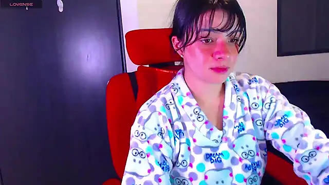 Snapshot of Vannessa__Shy chatting on October 2025 10:54:02 PM Vannessa Shy online show from October 2025 10:54:02 PM