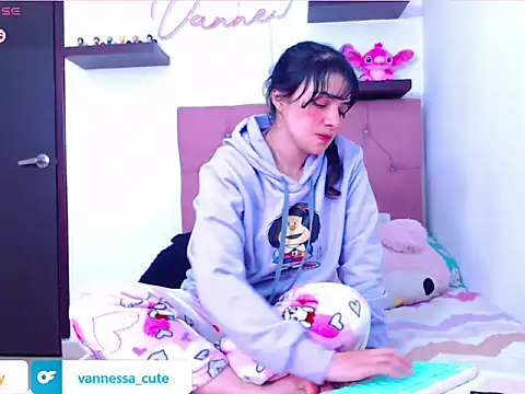 Snapshot of Vannessa__Shy chatting on October 2025 01:27:02 AM Vannessa Shy online show from October 2025 01:27:02 AM