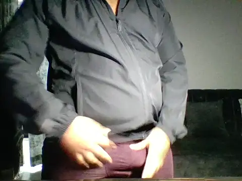 Snapshot of Wildguycums chatting on October 2025 04:51:01 PM Wildguycums online show from October 2025 04:51:01 PM